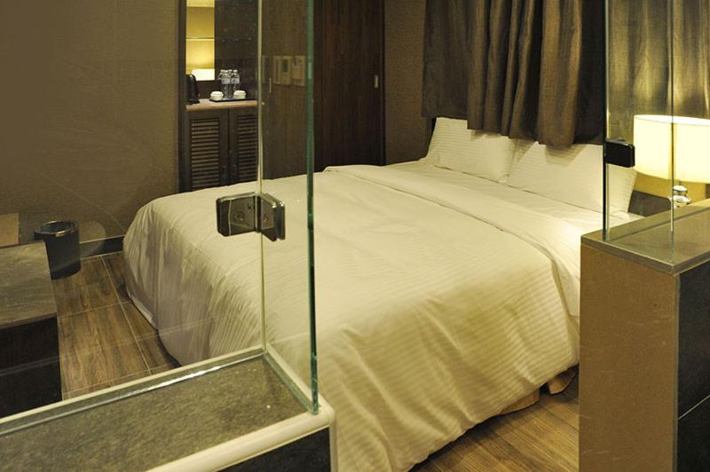 Maple Hotel Тайнан Екстериор снимка