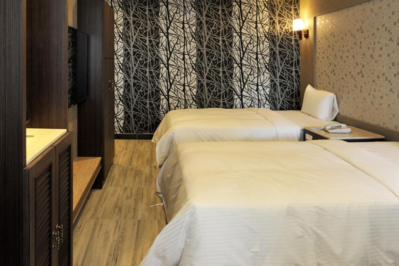 Maple Hotel Тайнан Екстериор снимка