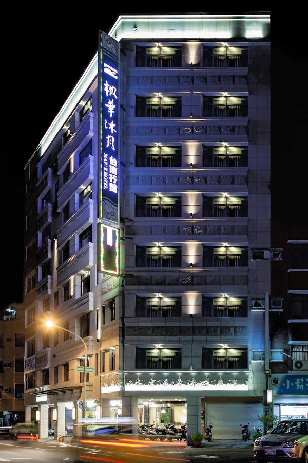 Maple Hotel Тайнан Екстериор снимка
