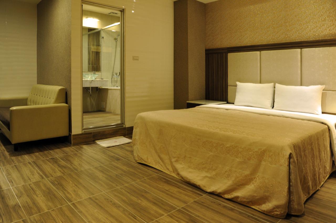 Maple Hotel Тайнан Екстериор снимка