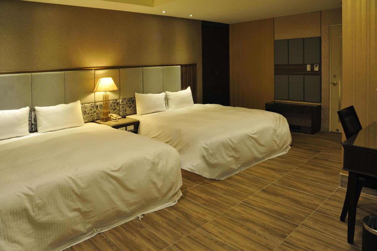 Maple Hotel Тайнан Екстериор снимка