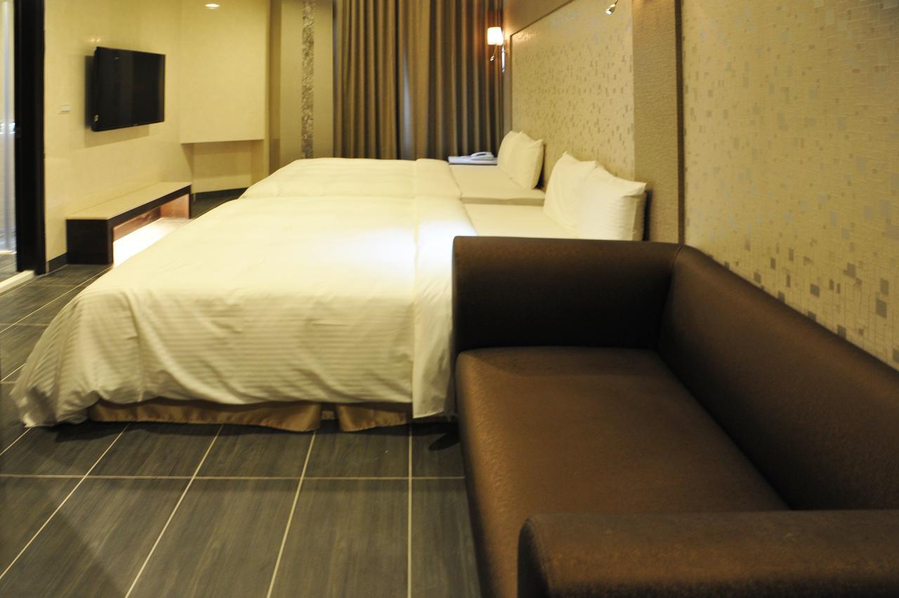 Maple Hotel Тайнан Екстериор снимка