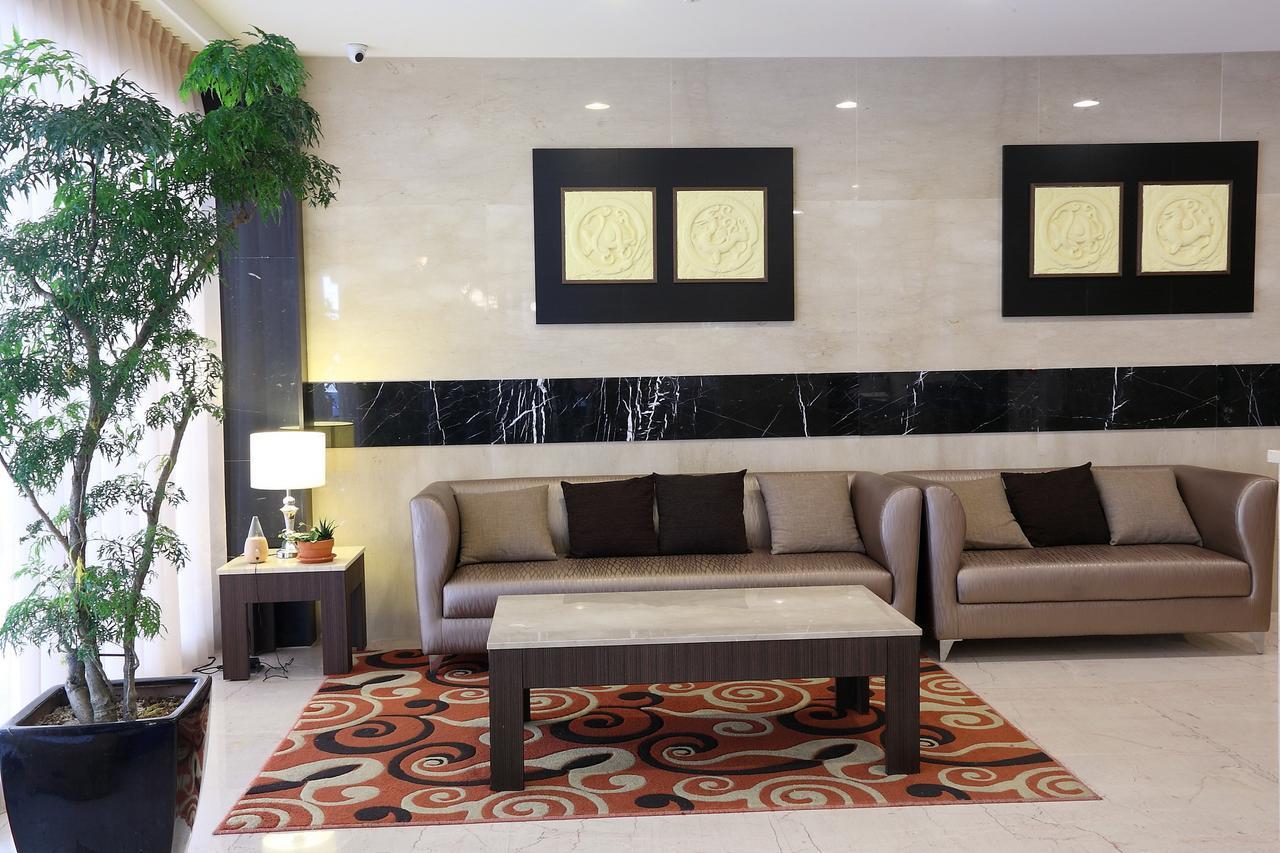 Maple Hotel Тайнан Екстериор снимка