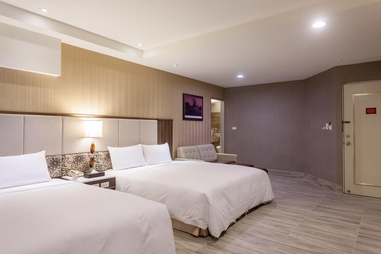 Maple Hotel Тайнан Екстериор снимка