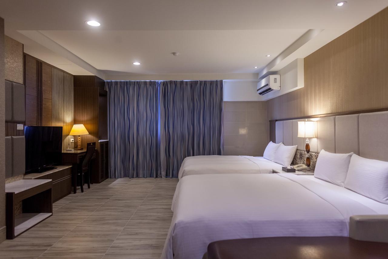 Maple Hotel Тайнан Екстериор снимка