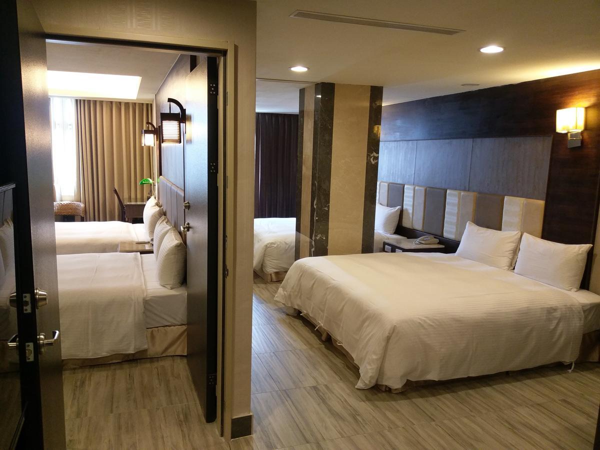 Maple Hotel Тайнан Екстериор снимка
