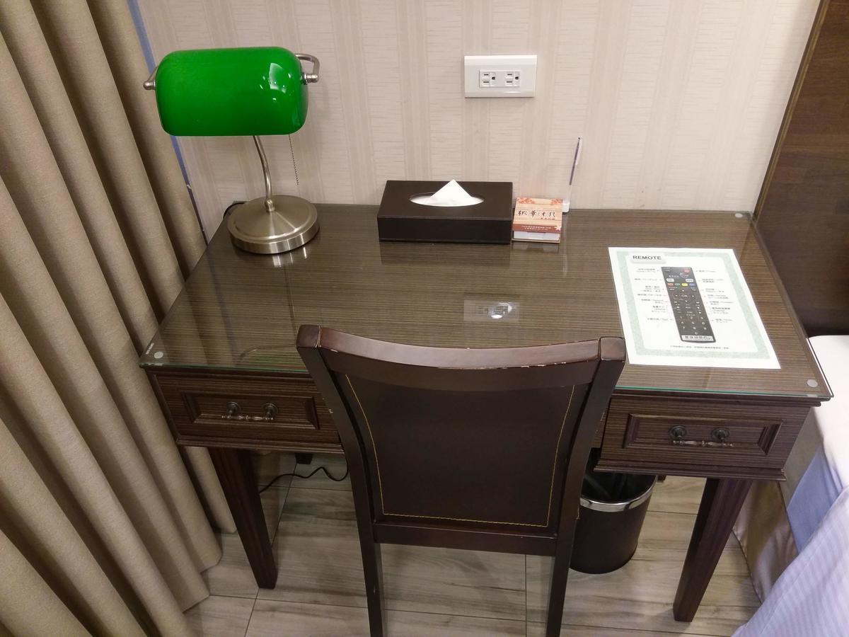 Maple Hotel Тайнан Екстериор снимка