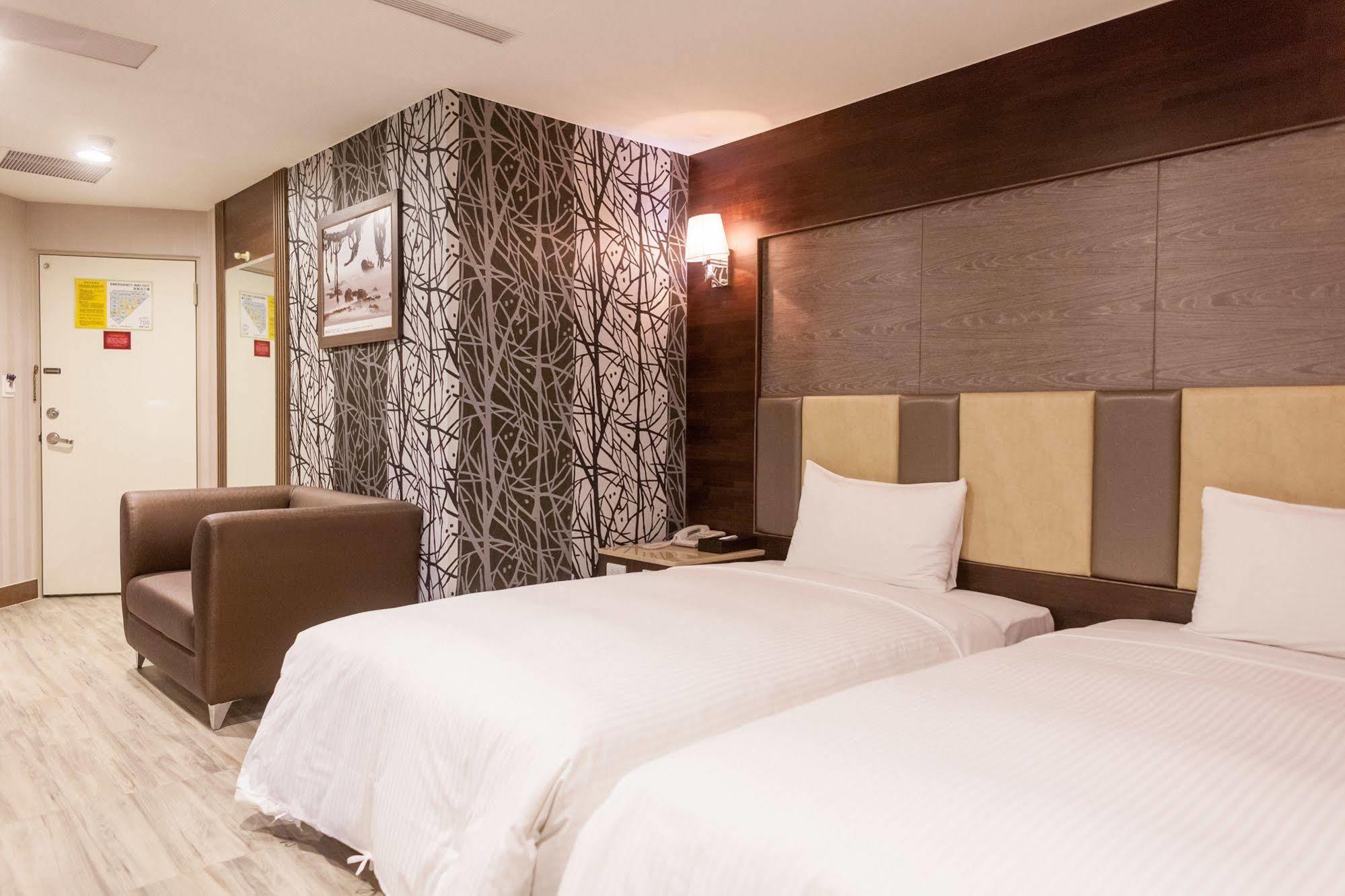 Maple Hotel Тайнан Екстериор снимка