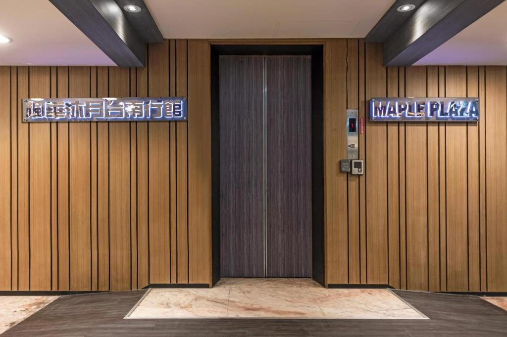Maple Hotel Тайнан Екстериор снимка